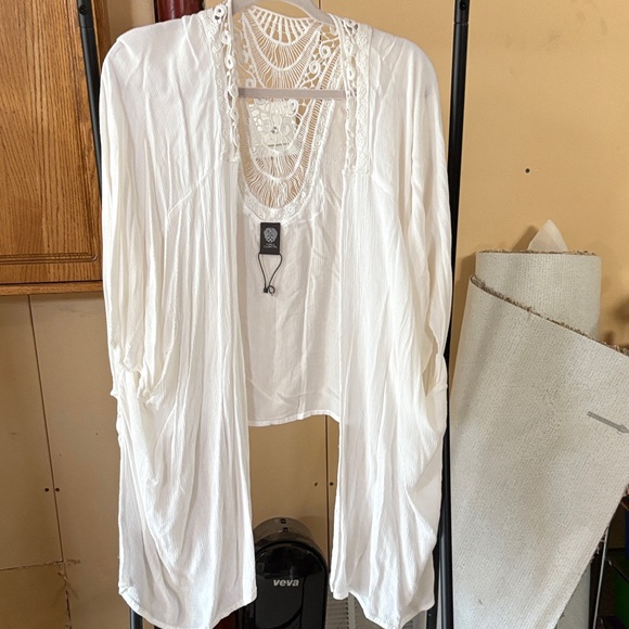 Vince Camuto Tops - Vince Camuto Cream Lace Detail Open Cardigan